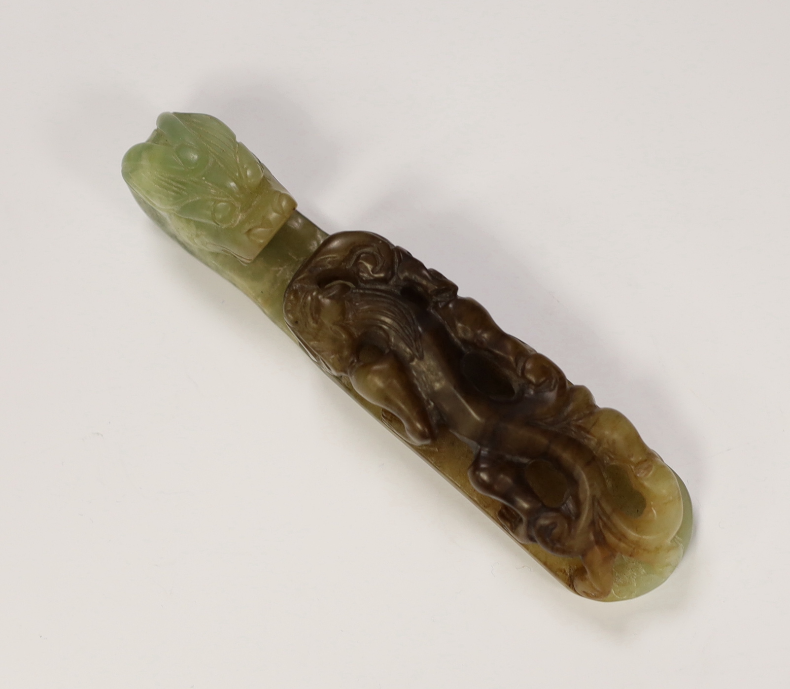 A Chinese bowenite jade ‘dragon’ belt hook (ex. late prof. R.M. Hicks OBE), 12.5cm in length